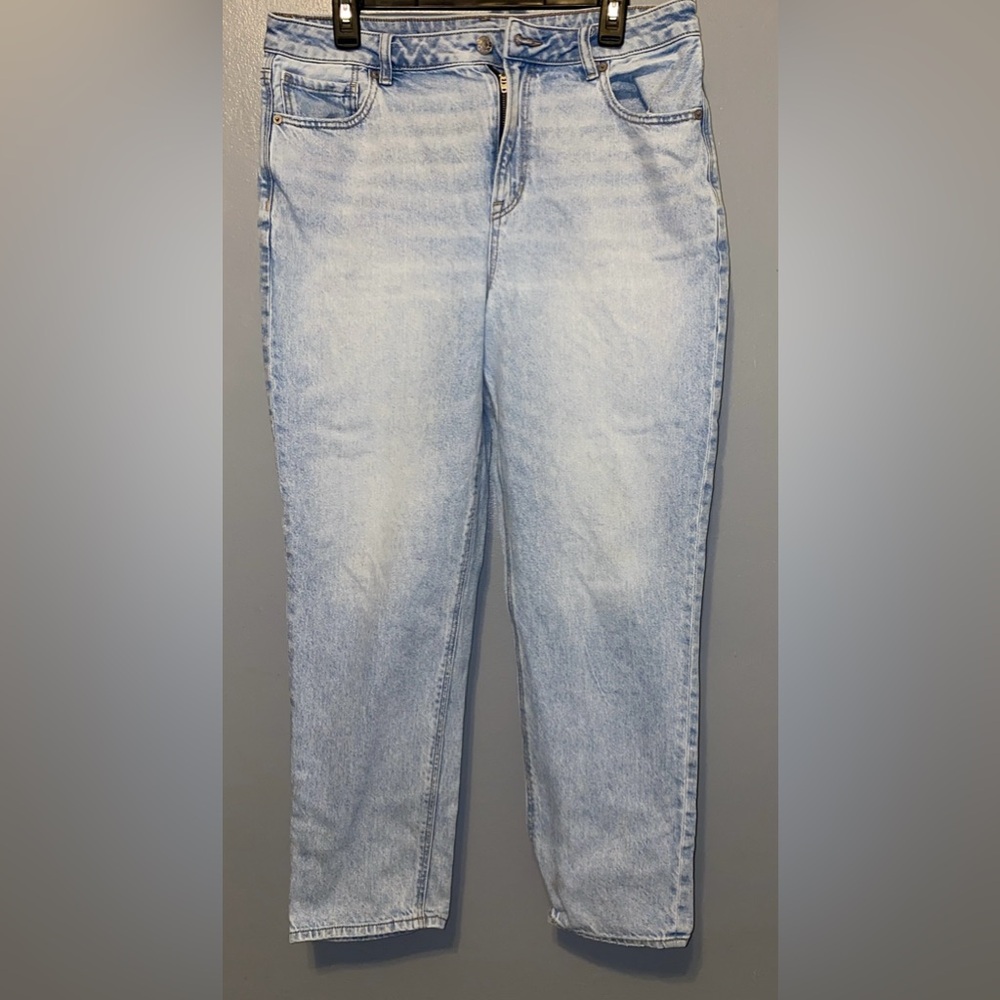 American eagle strigid jeans
